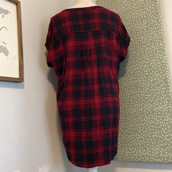 Torrid Red & Black Plaid Button Front Lightweight Short Sleeve Blouse Size 1 - Picture 5 of 8